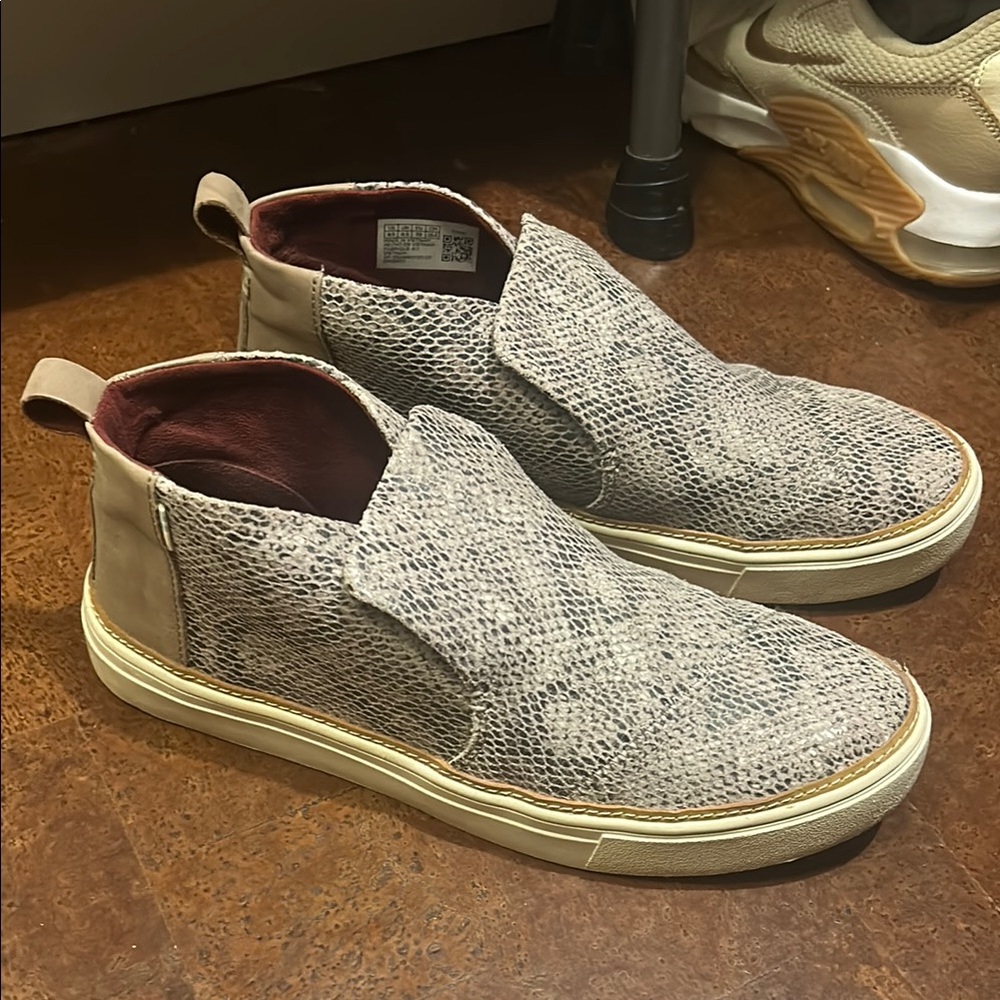 Toms Gray and Tan Slip-On Sneakers with Textured Design